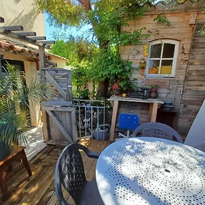https://le-toit-du-ceyreste.fr-provencehotel.com